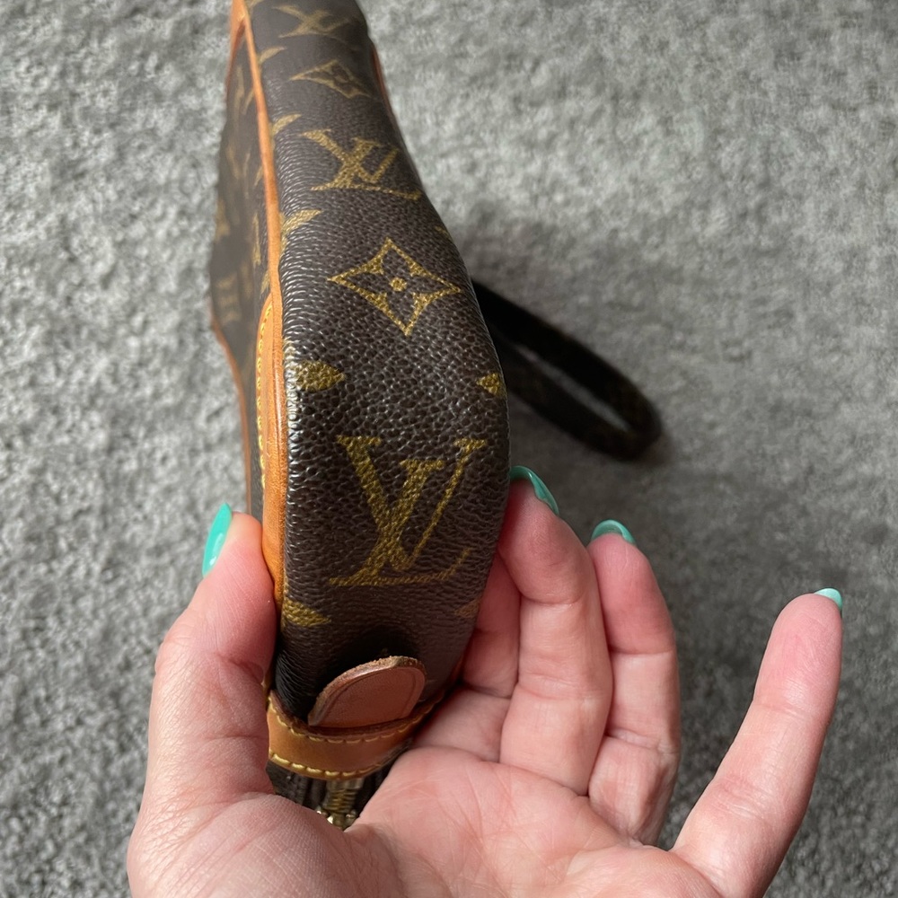 Authentic Louis Vuitton Marly Clutch - Picture 8 of 16